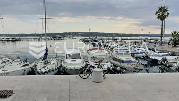 Crikvenica, kuća sa četri apartmana samo 100 m od mora, odlična investicijska prilika