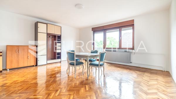 Zagreb, Prečko, atraktivan trosoban stan u kući NKP 120 m2