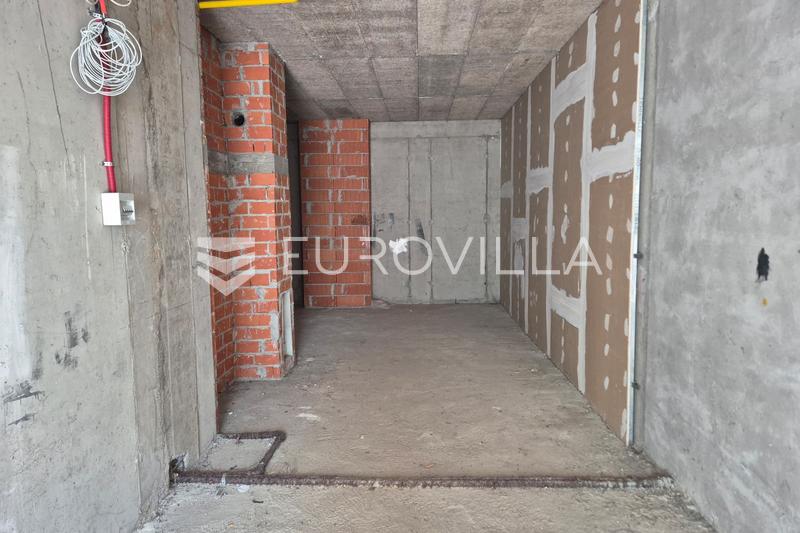 Zagreb, Kustošija, ulični poslovni prostor 53.50 m², u prizemlju stambeno poslovne zgrade, ROH, BAU - 2
