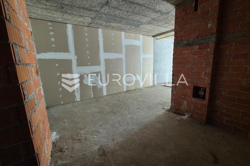 Zagreb, Kustošija, ulični poslovni prostor 53.50 m², u prizemlju stambeno poslovne zgrade, ROH, BAU - 3