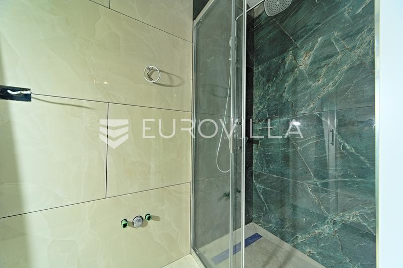 Osijek, Gornji grad, apartamento de cuatro habitaciones con patio privado y una estructura adicional - 33