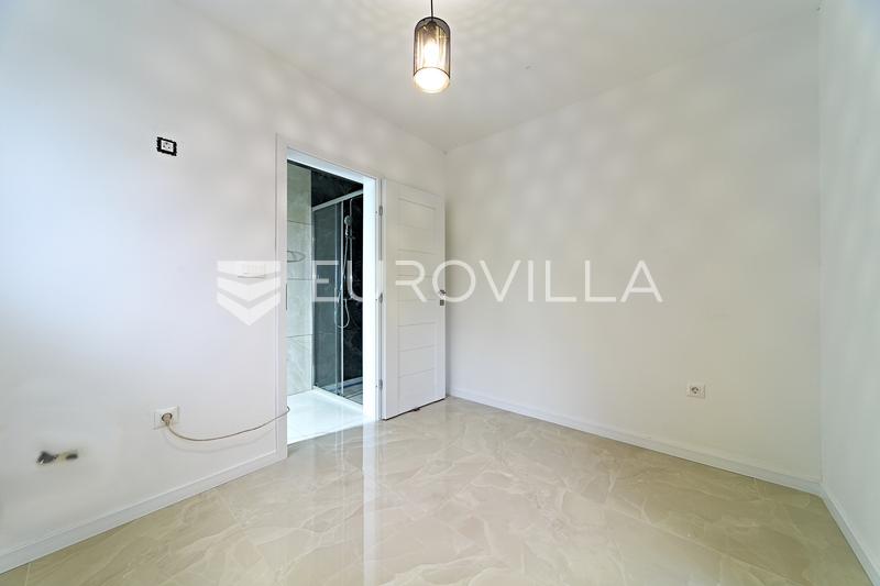 Osijek, Gornji grad, apartamento de cuatro habitaciones con patio privado y una estructura adicional - 30