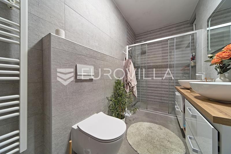 Osijek, Gornji grad, apartamento de cuatro habitaciones con patio privado y una estructura adicional - 15