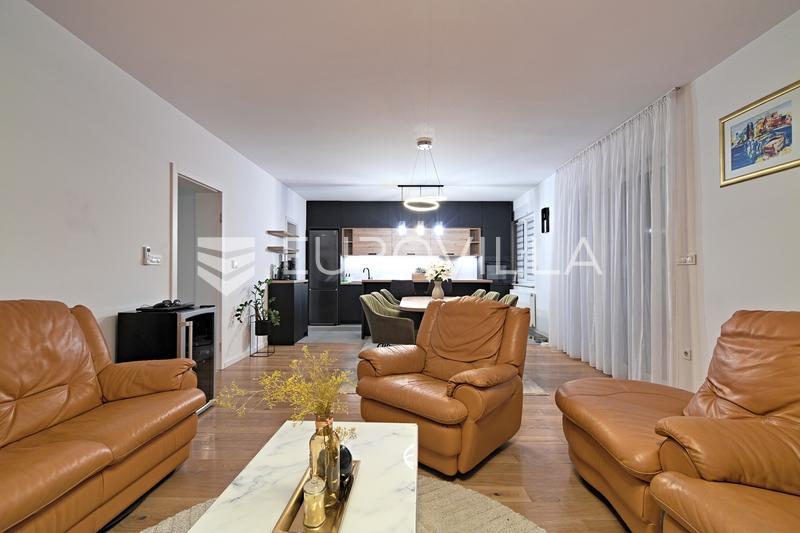 Osijek, Gornji grad, apartamento de cuatro habitaciones con patio privado y una estructura adicional - 7