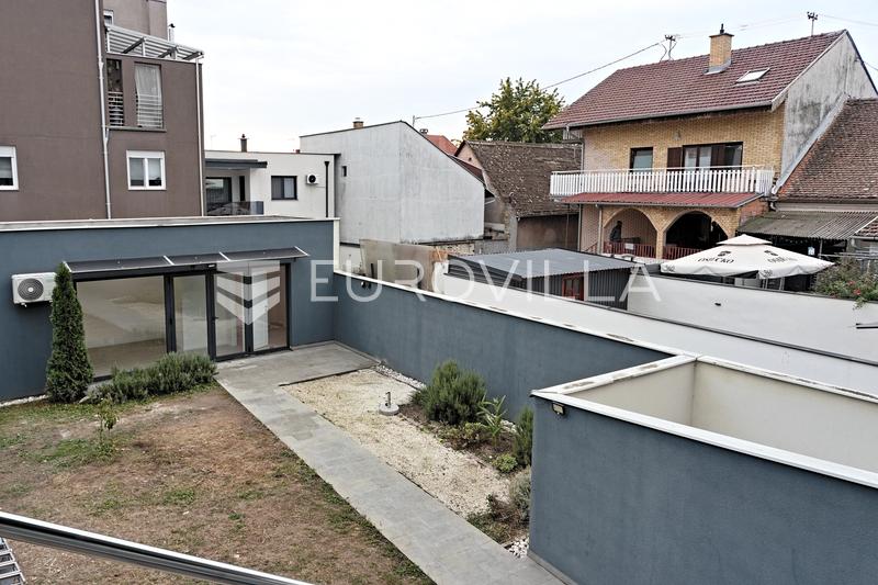 Osijek, Gornji grad, apartamento de cuatro habitaciones con patio privado y una estructura adicional - 23