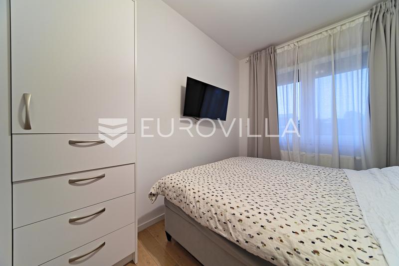 Osijek, Gornji grad, apartamento de cuatro habitaciones con patio privado y una estructura adicional - 10