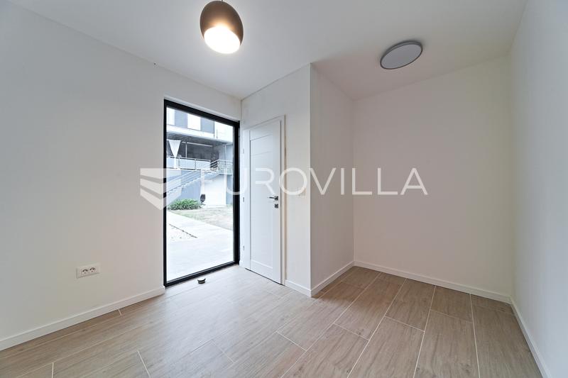 Osijek, Gornji grad, apartamento de cuatro habitaciones con patio privado y una estructura adicional - 27