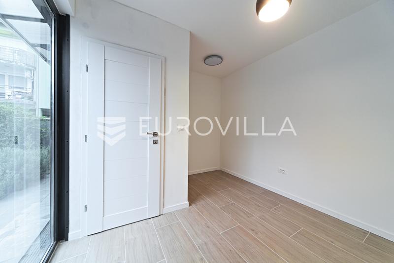 Osijek, Gornji grad, apartamento de cuatro habitaciones con patio privado y una estructura adicional - 26