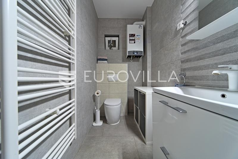 Osijek, Gornji grad, apartamento de cuatro habitaciones con patio privado y una estructura adicional - 18