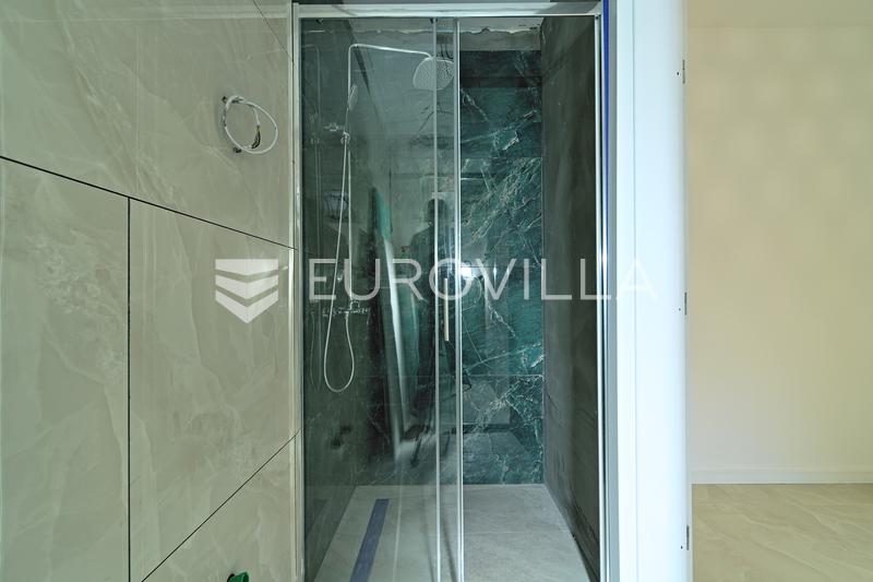 Osijek, Gornji grad, apartamento de cuatro habitaciones con patio privado y una estructura adicional - 32