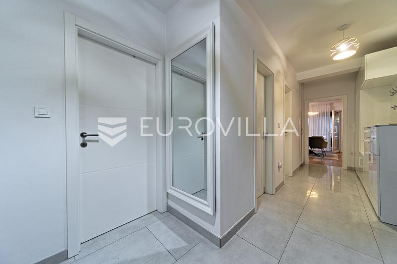 Osijek, Gornji grad, apartamento de cuatro habitaciones con patio privado y una estructura adicional - 8