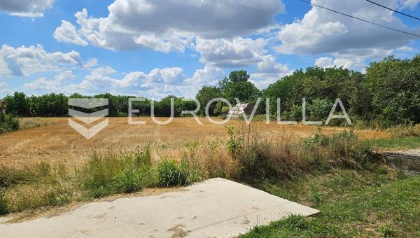 Branjina, imanje na parceli od 7658 m²