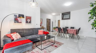Istra, Pula, strogi centar, moderan stan 70 m² s terasom, garažom i liftom