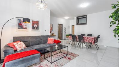 Istria, Pula, strict city center, modern 70 m² apartment with a terrace, garage, and elevator.
