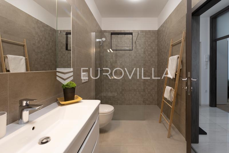 Istria, Pula, centro estricto de la ciudad, moderno apartamento de 70 m² con terraza, garaje y ascensor. - 14
