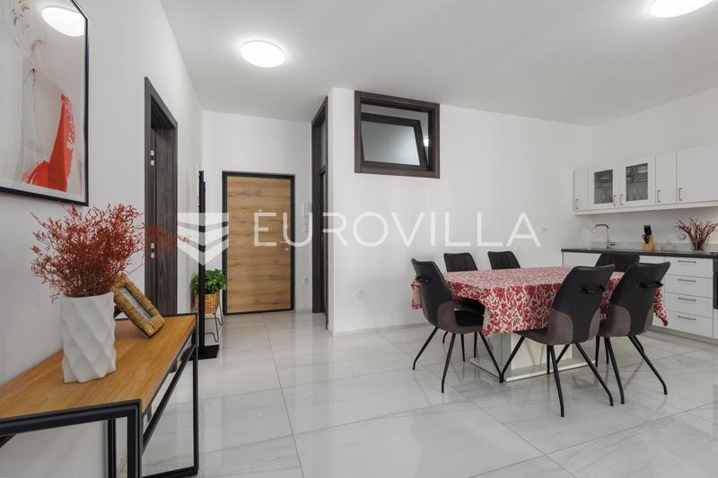 Istria, Pula, centro estricto de la ciudad, moderno apartamento de 70 m² con terraza, garaje y ascensor. - 3