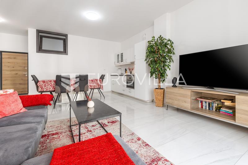 Istria, Pula, centro estricto de la ciudad, moderno apartamento de 70 m² con terraza, garaje y ascensor. - 2