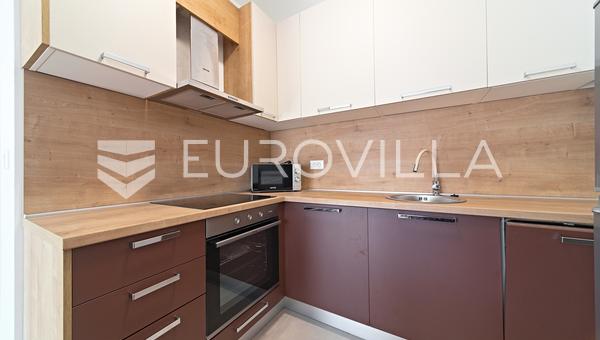 Osijek, Tvrđa, first rental of a two-bedroom apartment with two parking spaces