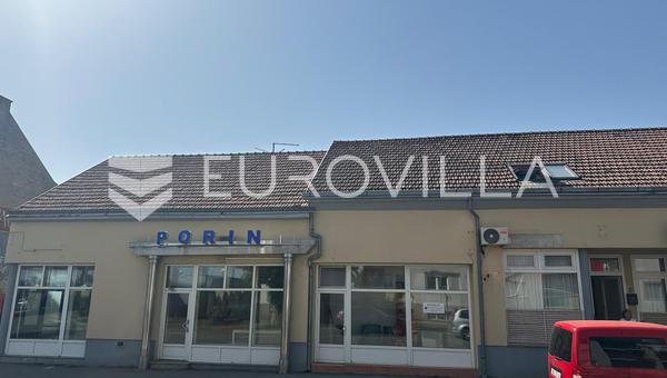 Nova Gradiska, edifício comercial com espaço de restauração e unidades de alojamento