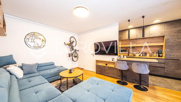 Zagreb, Slobostina, apartamento de tres dormitorios decorado y amueblado de 68 m² en el 6º piso