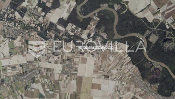 Osijek ve Çevresi, Mükemmel Konumda 27 Hektarlık Tarım Arazisi