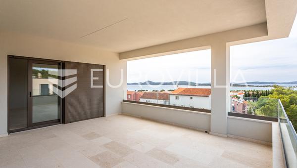 Vodice, YENİ YAPI, modern üç yatak odalı daire, 125,48 m², deniz manzarası, S7