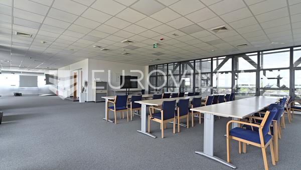 Osijek, Centar, Uređen poslovni ured za najam, 374 m², Novogradnja