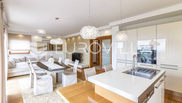 Sestine, güzel üç yatak odalı çatı katı 140 m²