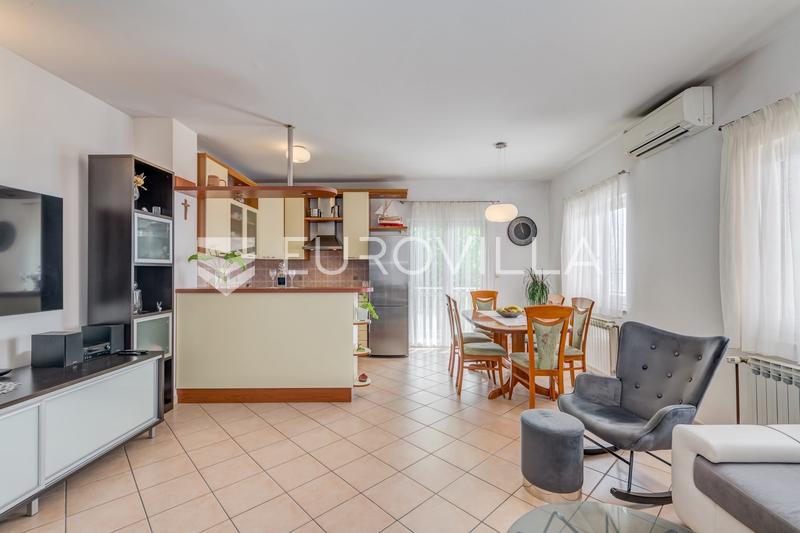 Jesenice, Zwei-Zimmer-Wohnung mit wunderschönem Meerblick - 2