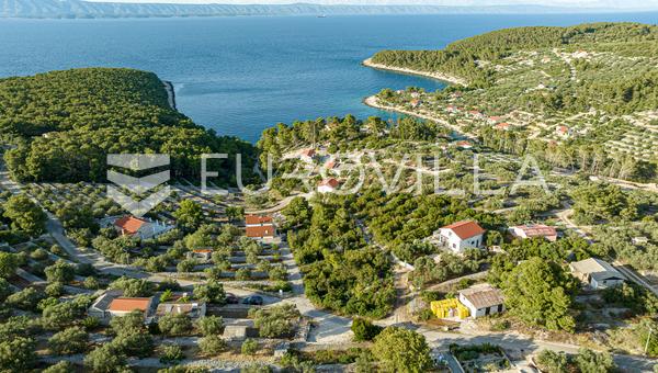 Otok Korčula, Vela Luka, obnovljena kamena kućica blizu mora