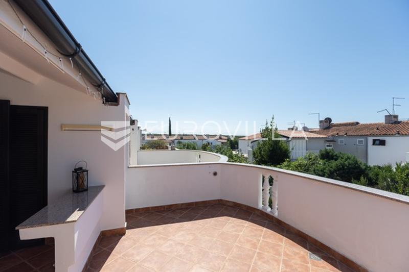 Istra, Barbariga, elegantan i svijetao stan 44 m² s dvije velike terase na 1. katu - 15