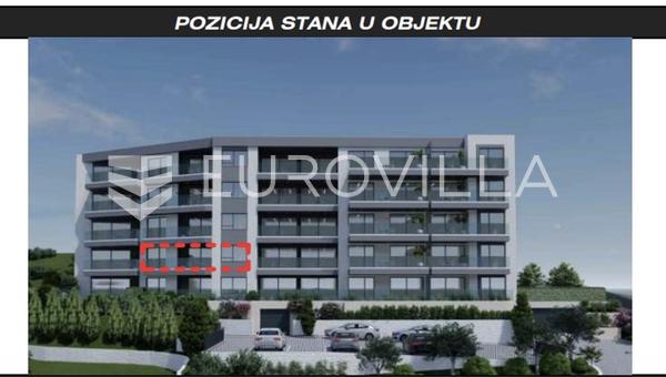 Makarska, prestigioso appartamento di nuova costruzione con una camera da letto, ampio terrazzo e vista mare.