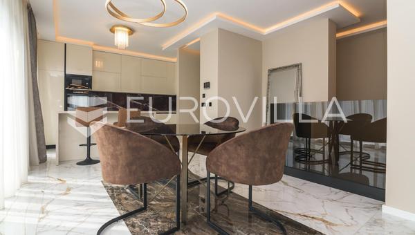 Zagreb, Remete, moderne treværelses penthouse 113 m², 2 udendørs parkeringspladser
