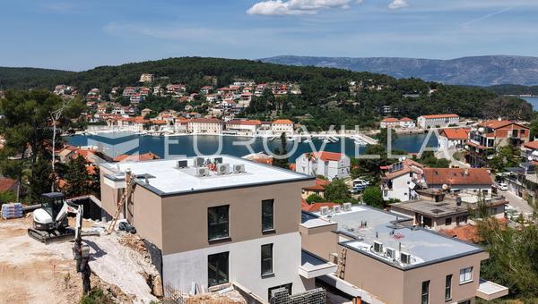 Hvar, Jelsa, dvosobni apartman na 2. katu s pogledom na more