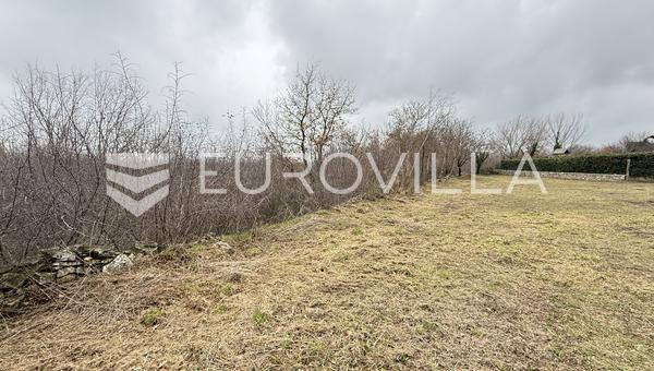 İstria, Smoljanci - 897 m2 büyüklüğünde, ev yapımı için ruhsatı olan inşaat arsası - sakin konum