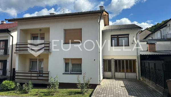 Pozega, casa spaziosa in una posizione privilegiata con garage e giardino