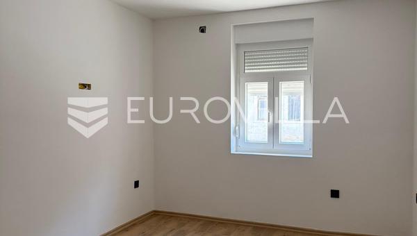 Duga Resa, stan 28 m², novouređen, centar grada