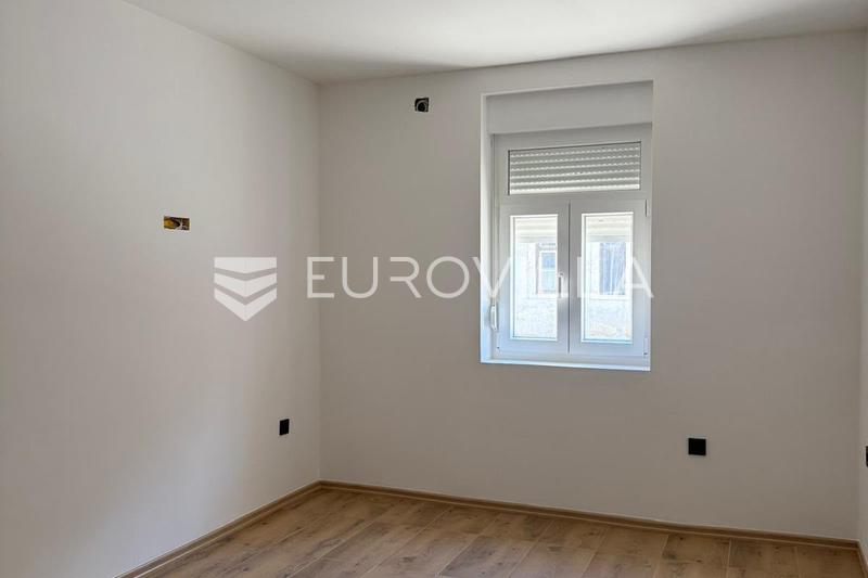Duga Resa, appartement 28 m², onlangs gerenoveerd, stadscentrum - 1