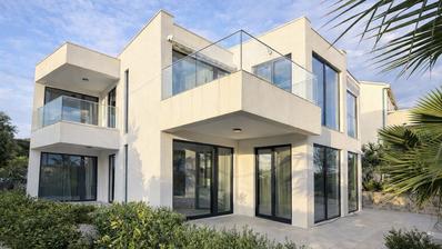 Maslinica, Solta - moradia urbana com quatro unidades residenciais separadas