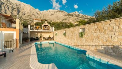 Makarska, Veliko Brdo, vackert lägenhetshus med swimmingpool.