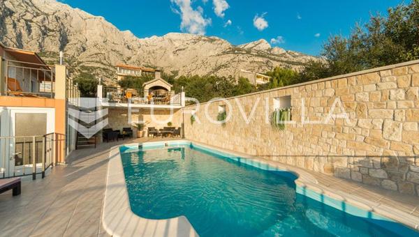 Makarska, Veliko Brdo, gyönyörű apartmanház medencével