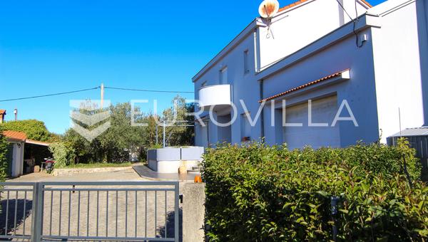 Zadar, Bokanjac, prostrana kuća površine 376 m² s velikim potencijalom