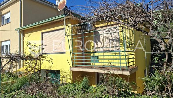 Rijeka - Kozala, hus med stor potential, på en lugn gata nära stadens centrum