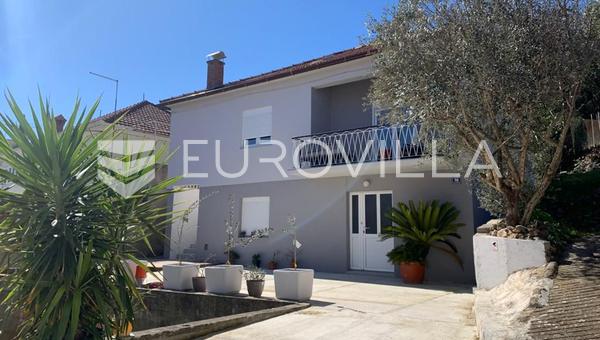 Zadar, Kali, lijepa kuća blizu mora s dva odvojena stana