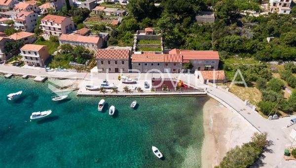 Korčula, Brna, građevinsko zemljište u drugom redu do mora