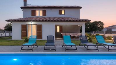 İstriya, Sisan - yüzme havuzlu, saunalı ve jakuzili beş dost canlısı villa uzun dönem kiralık