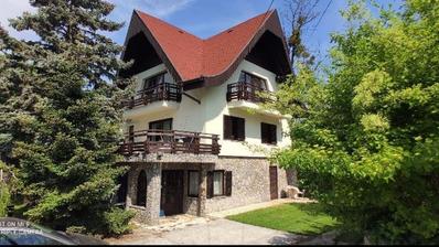 Zagreb, PERJAVICA, kuća na zemljištu 1462 m² plus dvije građevinske parcele 1358 m², INVESTICIJA