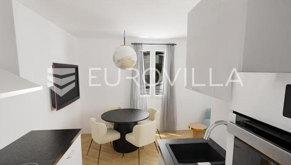 Kastel Stafilic, smukt, moderne renoveret hus få skridt fra havet.