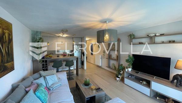 Rijeka, Srdoci, Kiralık Üç Yatak Odalı Daire, 67,70 m² ve Otopark Alanı