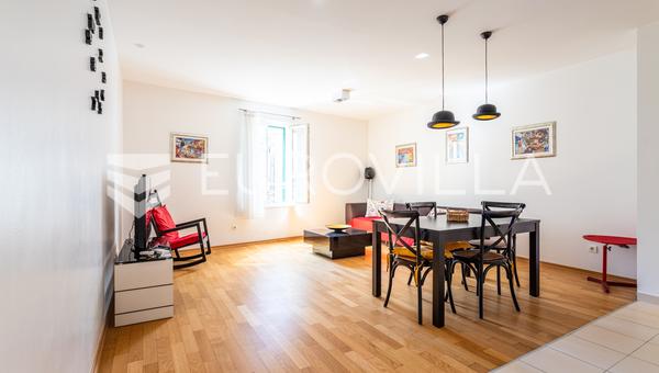 Split, furnished two-bedroom apartment in the city center